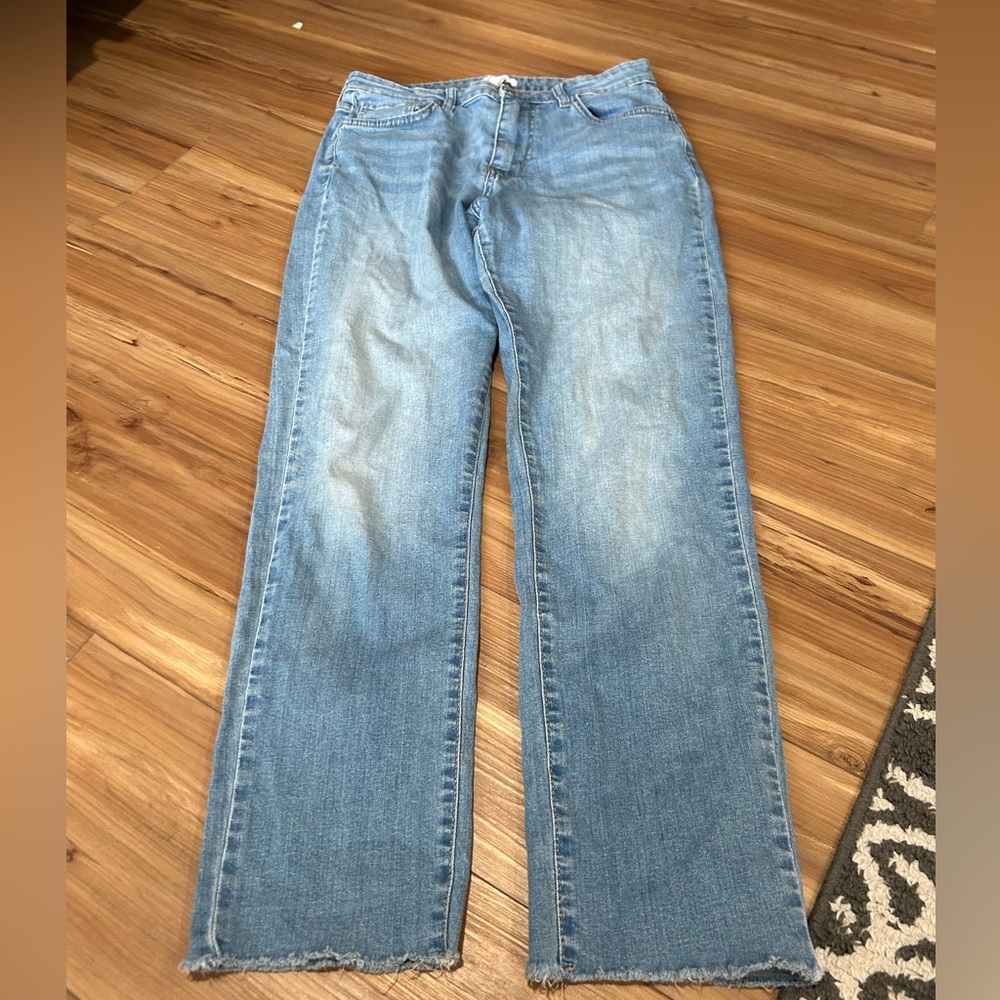 Forever 21 Classic Blue Raw Edge Hem Women’s Jeans Size 28